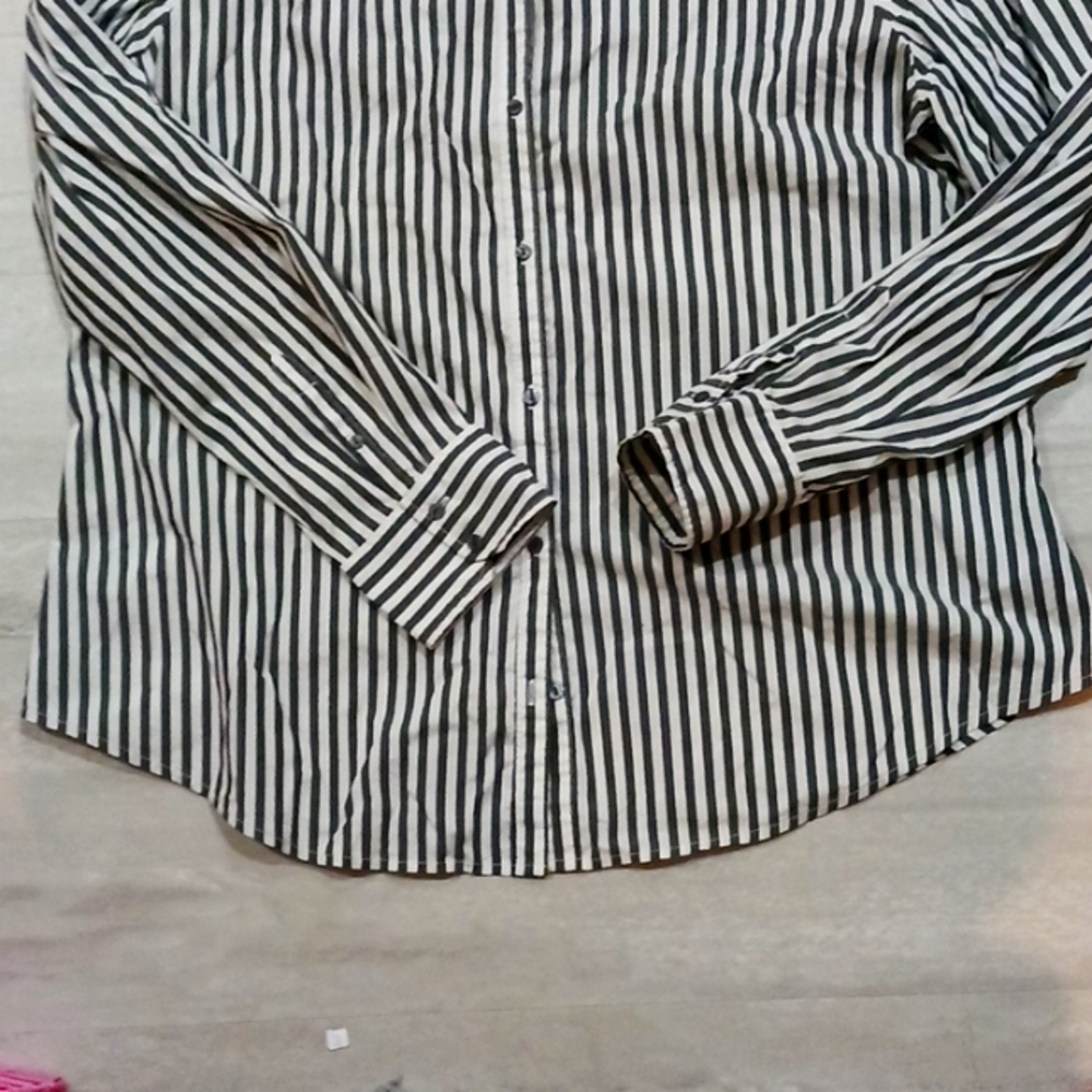 Worthington Women's Easy Care Button Up Collar Long Sleeve Shirt. Size 2xl. - Picture 4 of 12